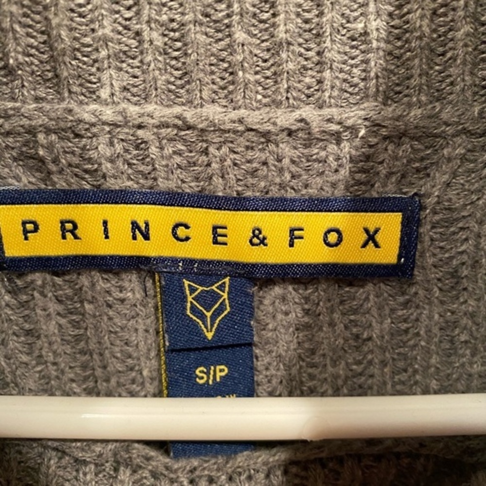 PRINCE & FOX Gray Ribbed Turtleneck size small - Picture 3 of 6